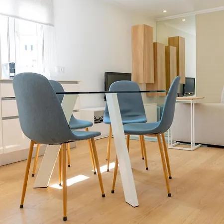 The Modern 1385 Apartment *