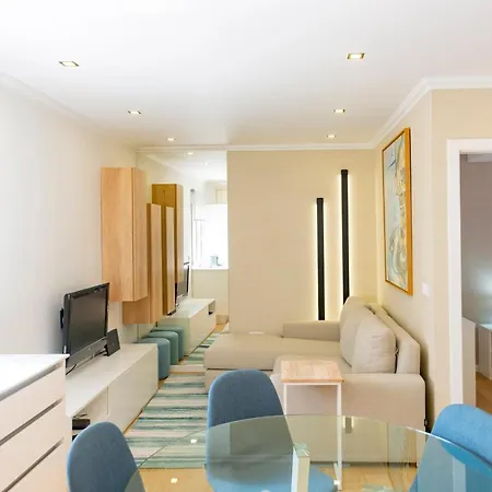 The Modern 1385 Apartment *